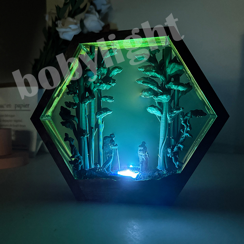 Resin Artist - ハイカーフィギュアテーブル樹脂ランプ熱帯雨林ハイキングカラフルナイトライトカスタマイズされた創造的な芸術的なデスクトップ家の装飾USB充電