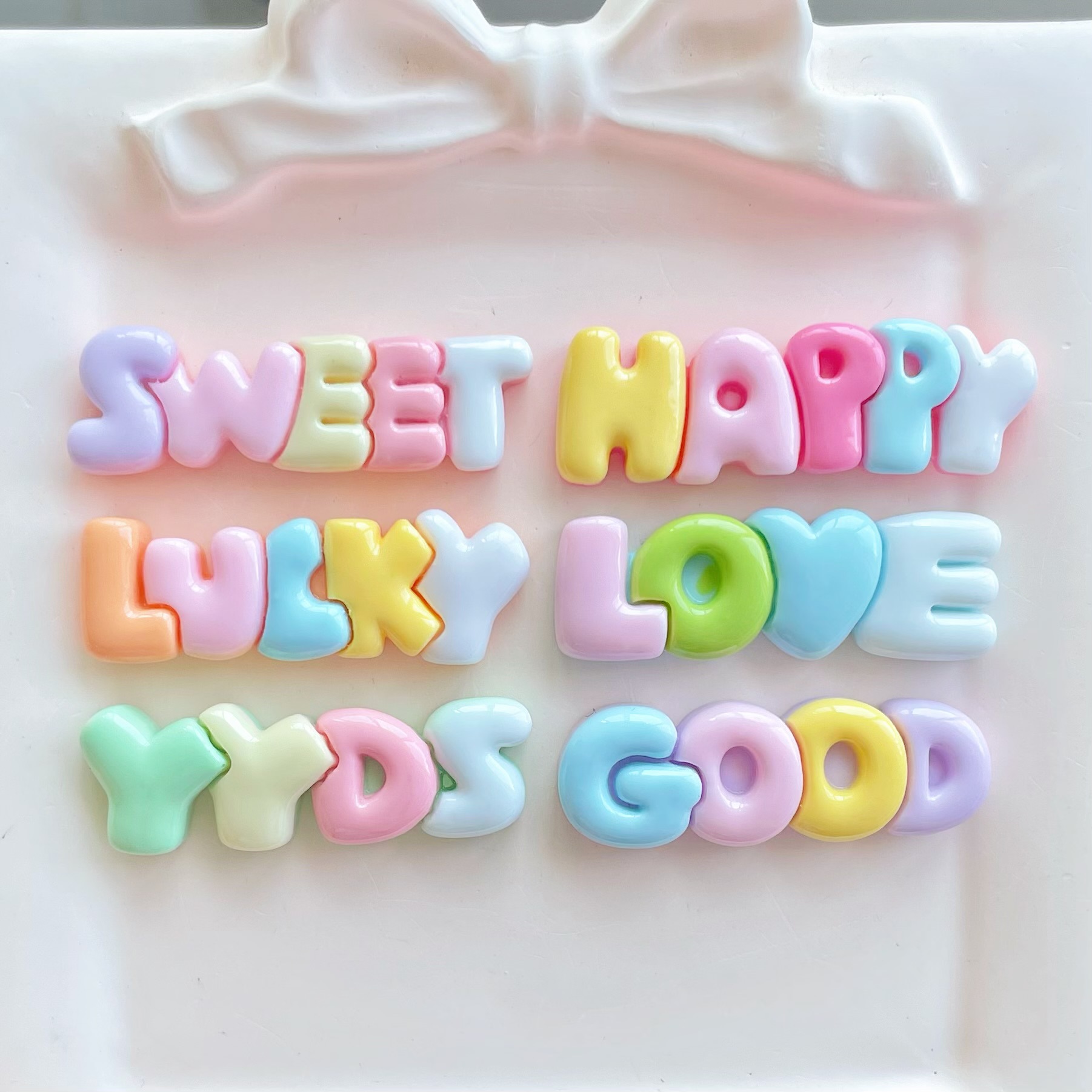 ワイドレジンパッチイヤリング,レタリング,ヘアピン,キーチェ - Resin Art Letter Keychain のレビューと価格