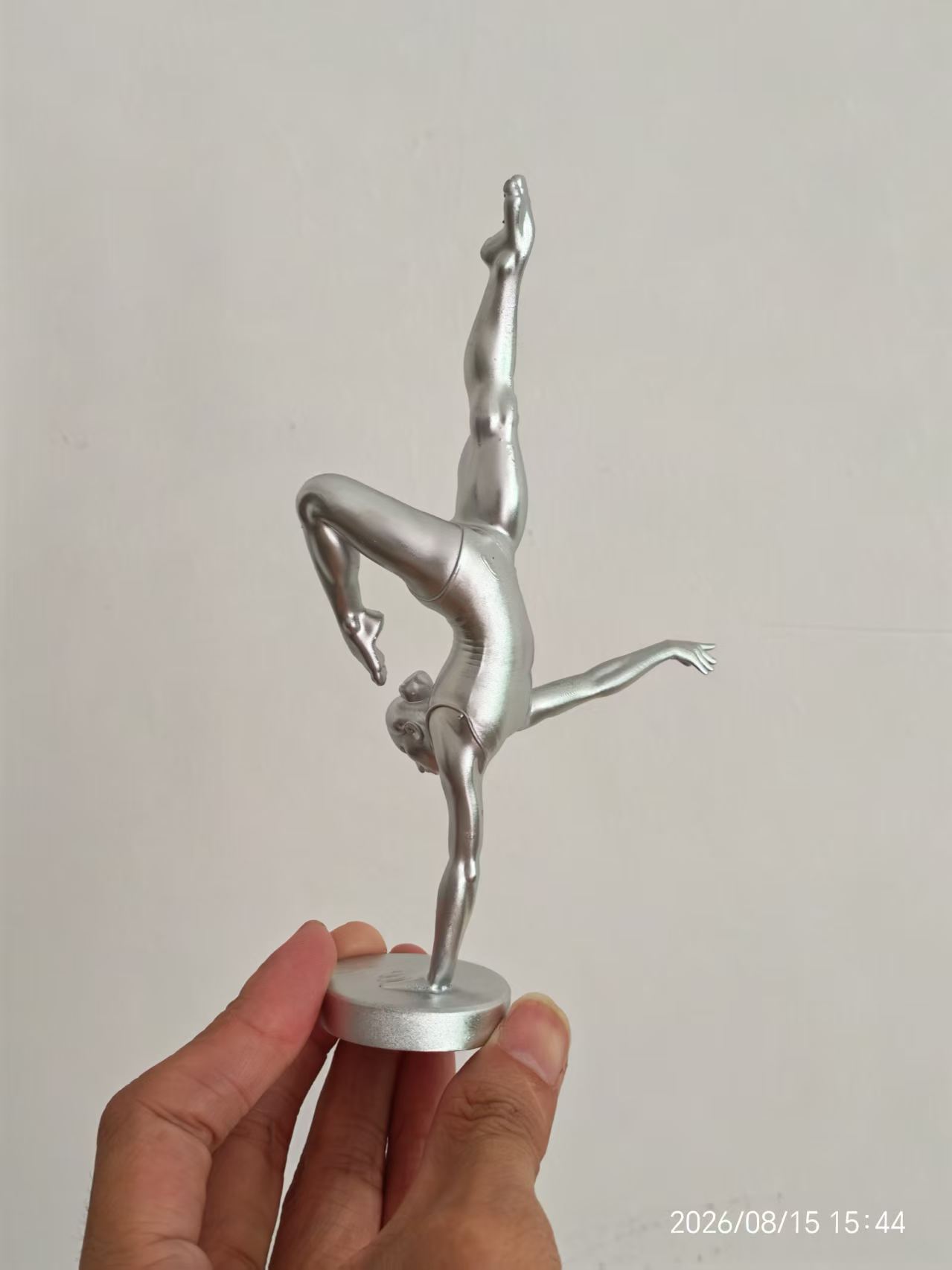 3Dプリント製の片手バランスを取るバレエダンサーのフィギュア - Resin Artist のレビューと価格