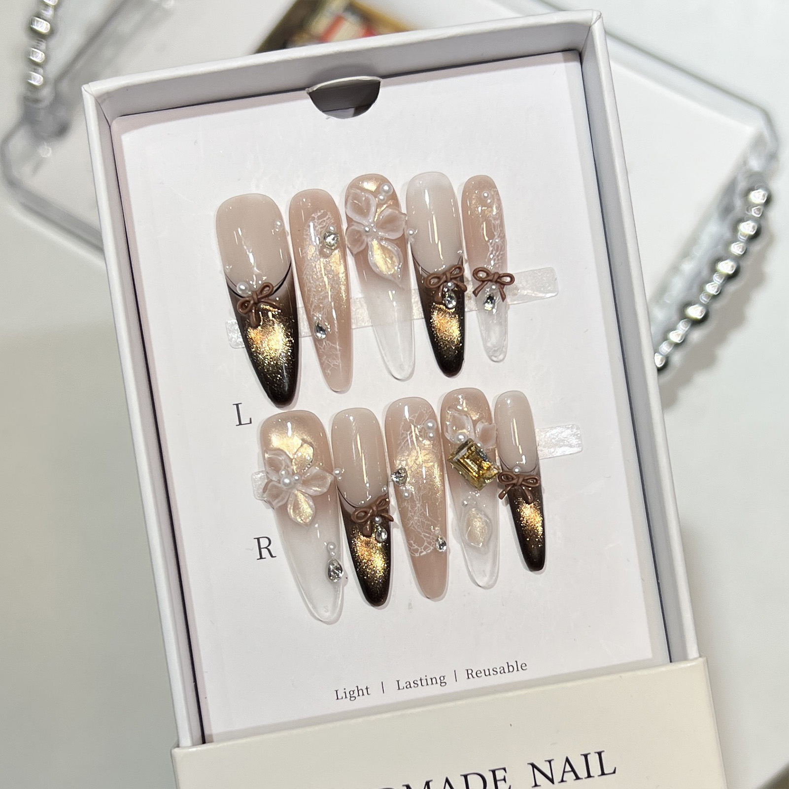 10個入り キャットアイプリント フレンチネイルアート ブラ - Resin Art Design For Wedding のレビューと価格