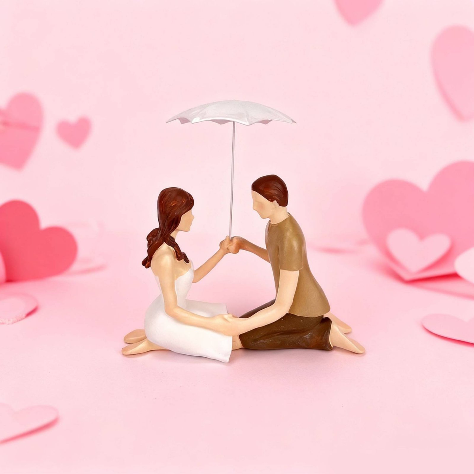 傘の下のカップルの装飾、エレガントなデザインの樹脂製恋人像、 - Resin Art Design For Wedding のレビューと価格